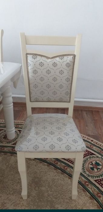 Стулья для гостинной новые