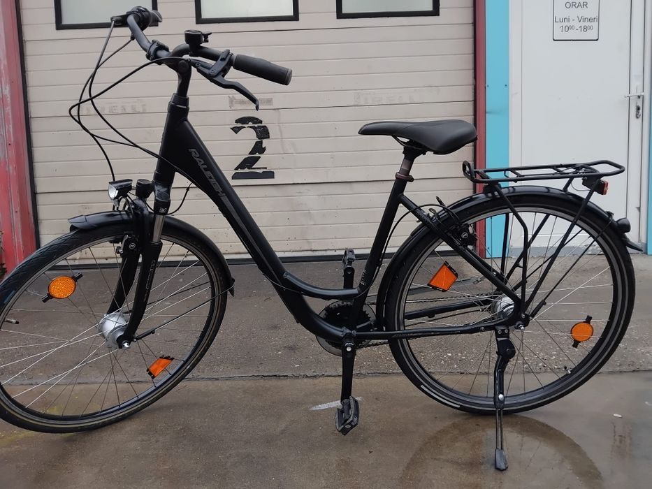 Vând bicicleta din aluminiu pentru damă