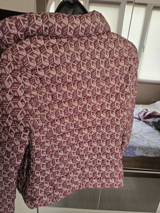Дамско преходно яке Guess XS р-р