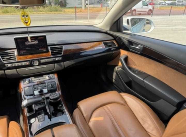 AUDI A8 в перфектно състояние както отвън така и отвътре.