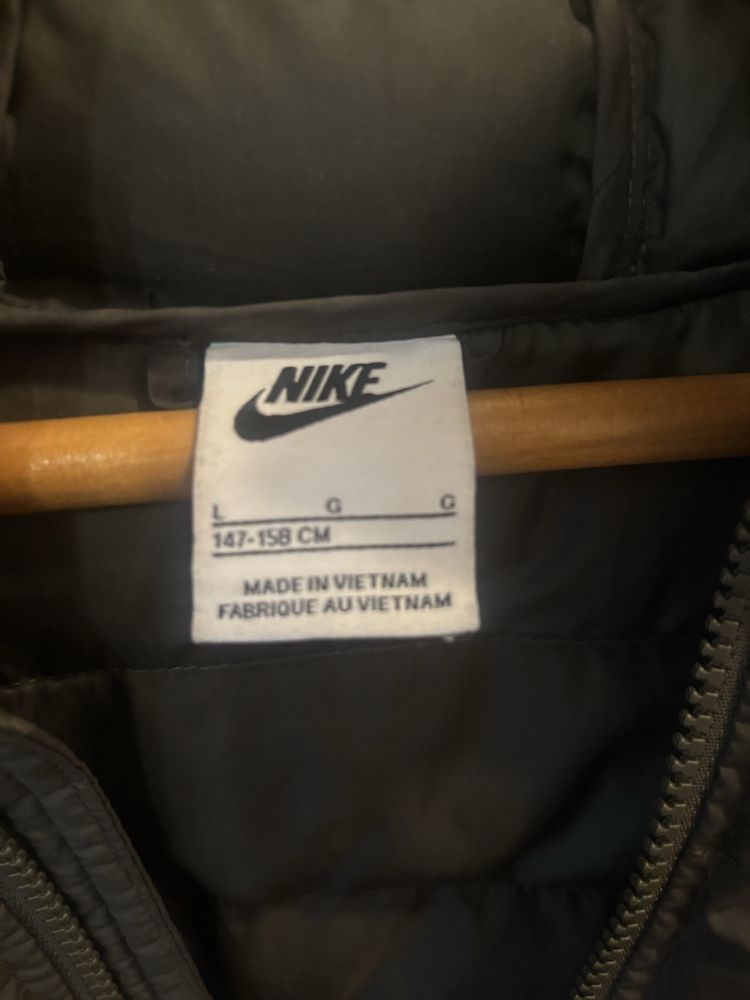 Яке на nike зелено