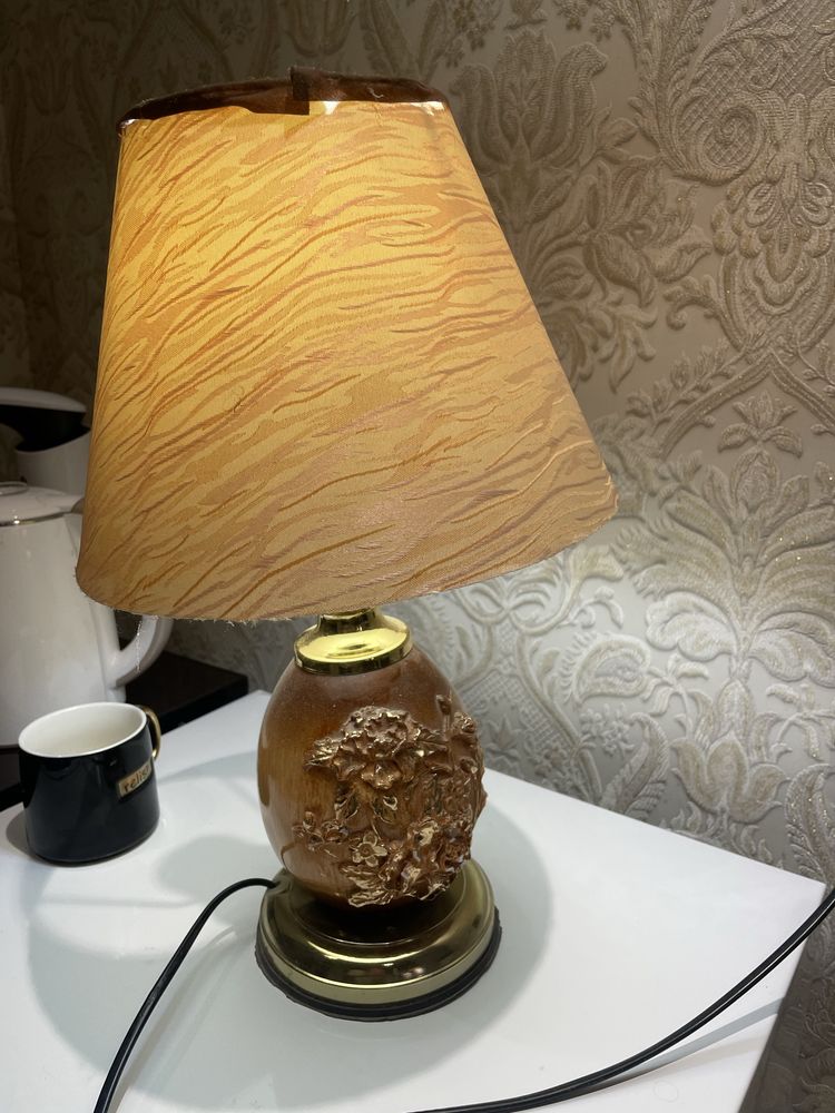 Лампа для спальной комнаты