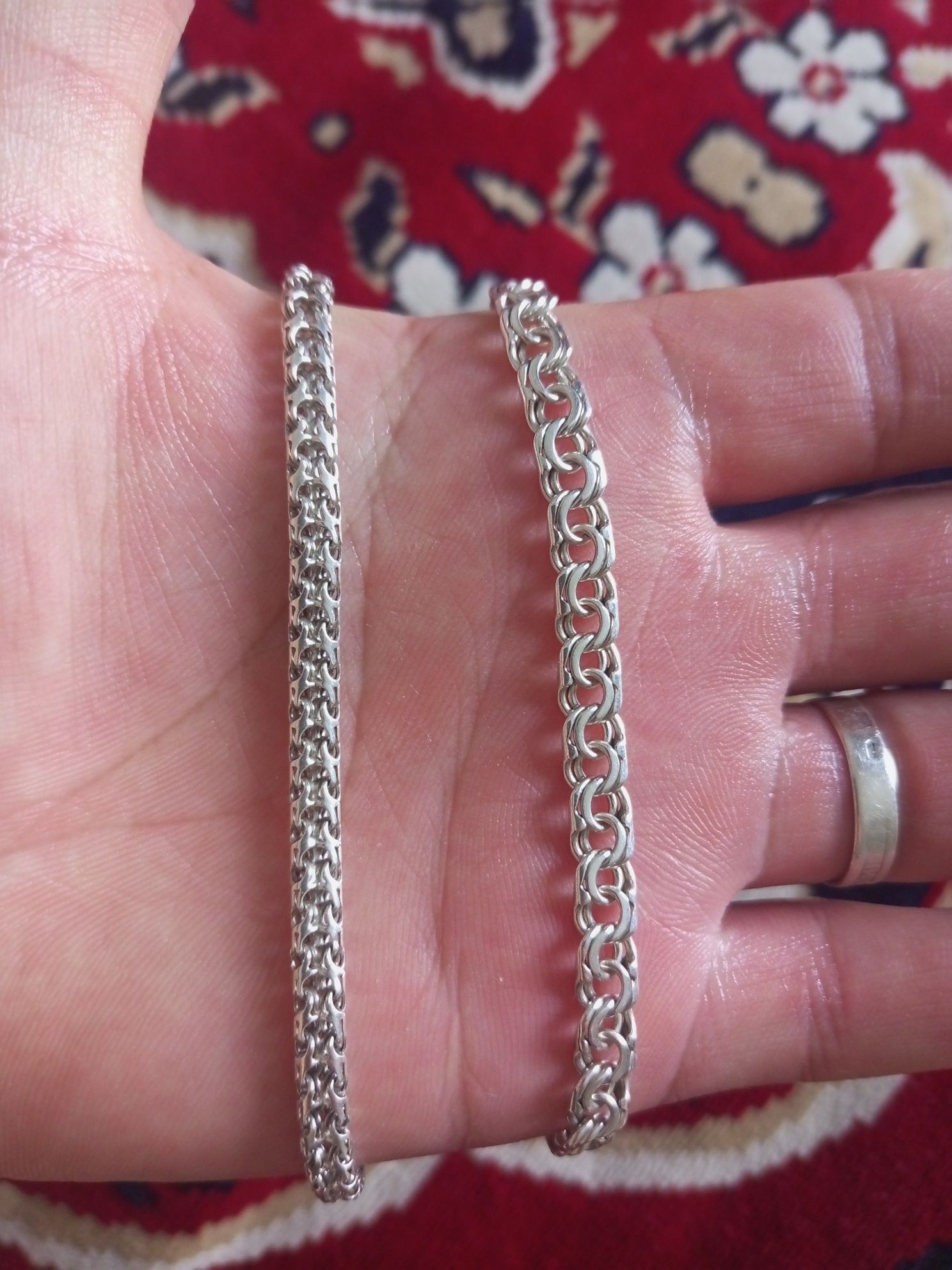 Продам серебряные 925 браслеты.
