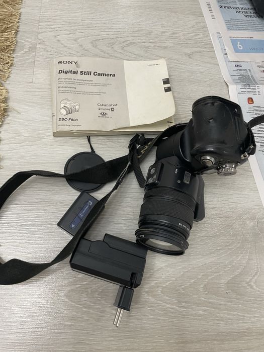 Цифровая камера Sony Cyber-shot DSC-F828.