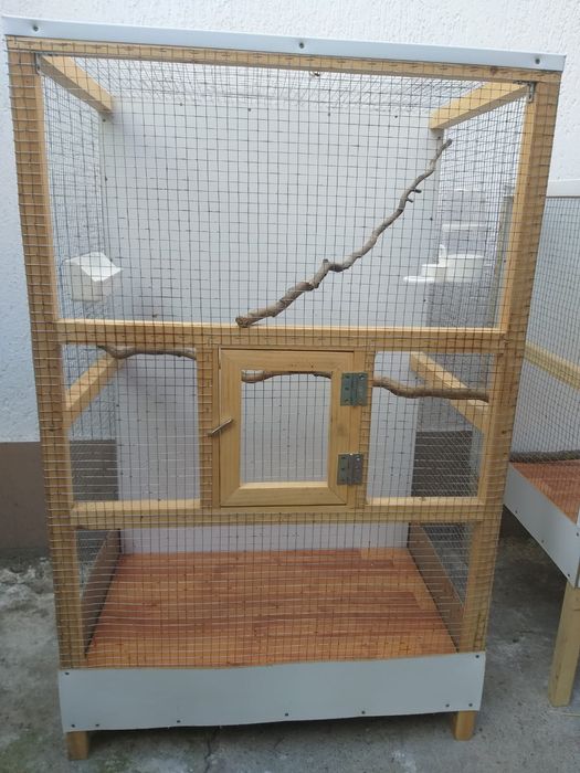 Vând cuști de transport și voliere pentru papagali
