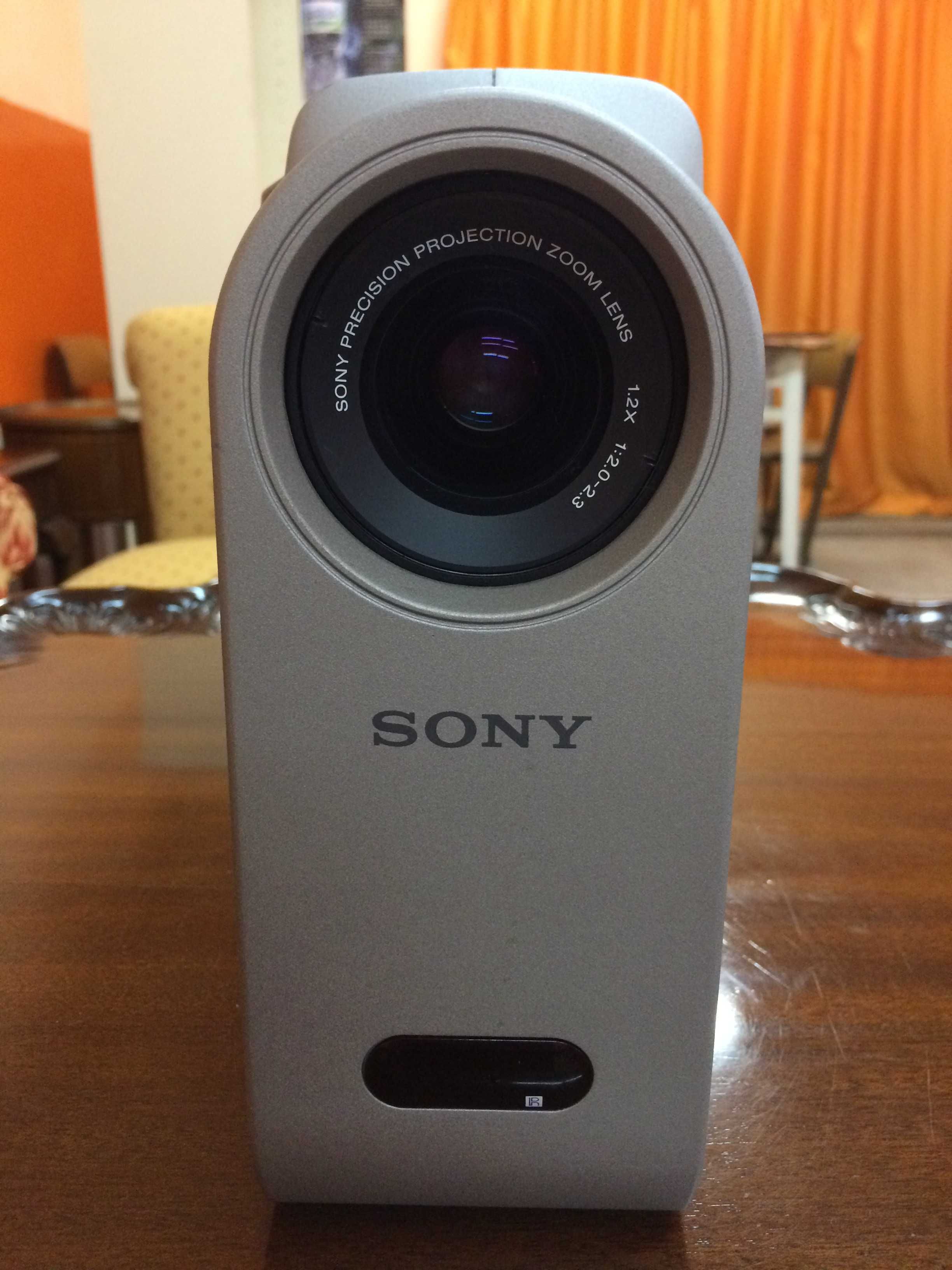 Sony VPL-SC60U Прожектор