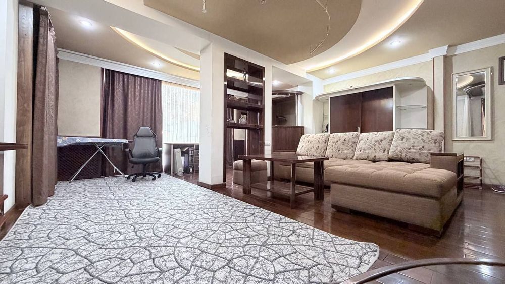 Срочно!Квартира Ц1- кафе Бон 1*2/4/4  общ пл 45м ,балкон 2*6