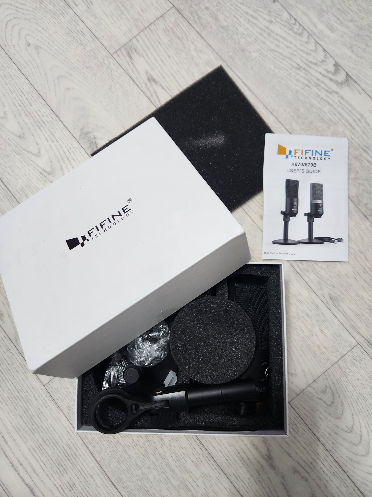 Продам микрофон fifine k 670