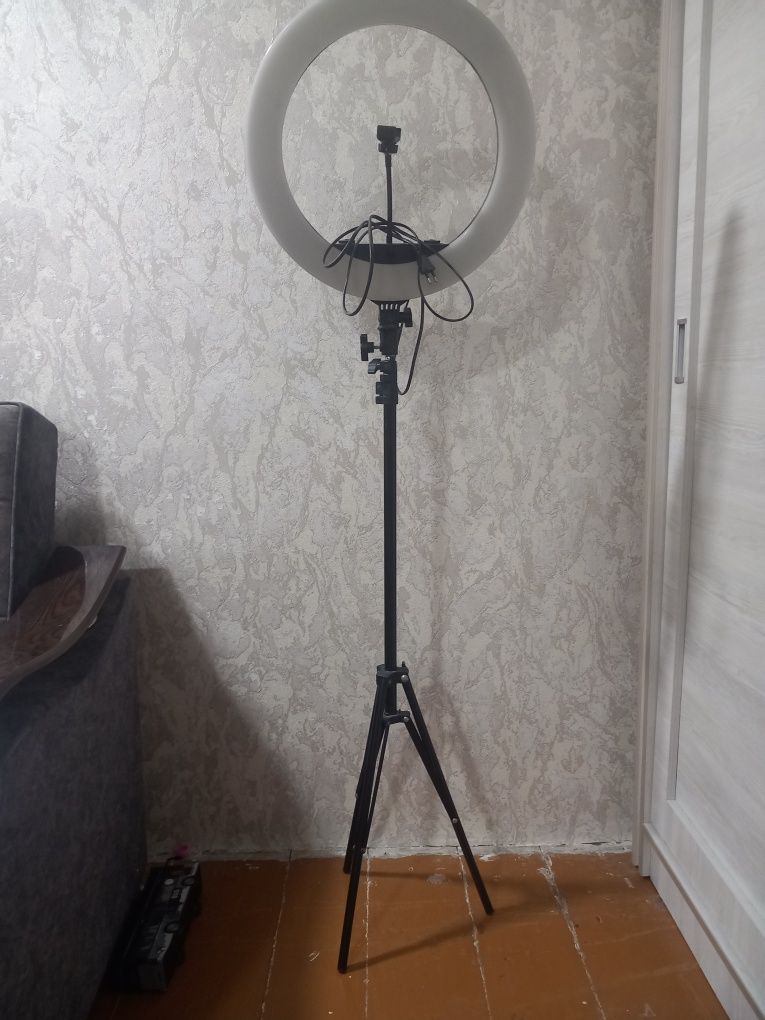 Продам селфи лампу большая