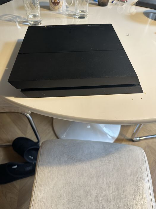 Продавам PS4 Fat 1TB (с хард диск от PS4 Slim)