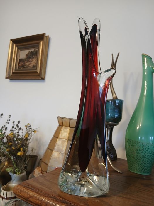 Vaza de sticla,cu numele "Trei degete"