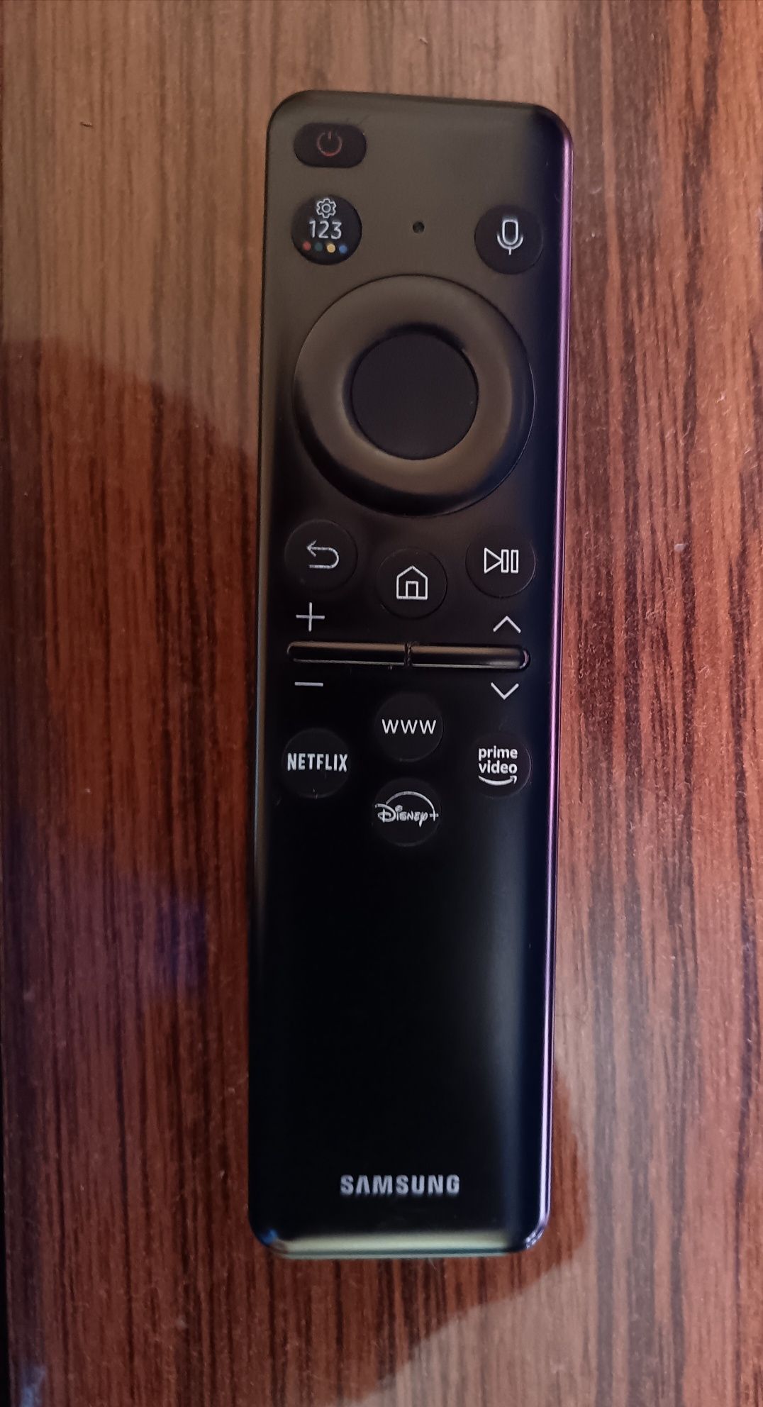 Продавам 43" Samsung QLED Smart TV, модел Q60C – перфектен!