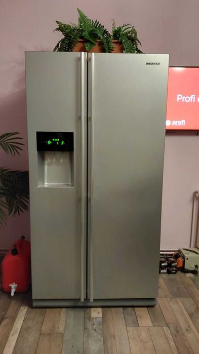 Frigider mare Samsung cu instalatie de gheata si apa rece