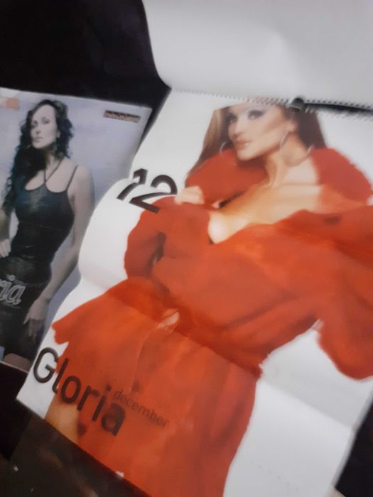 Плакати на Глория за 90