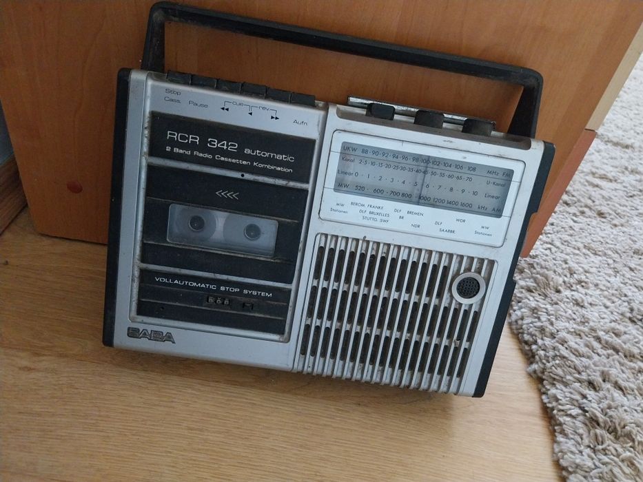 De vanzare radio Traviata vechi și radio casetofon