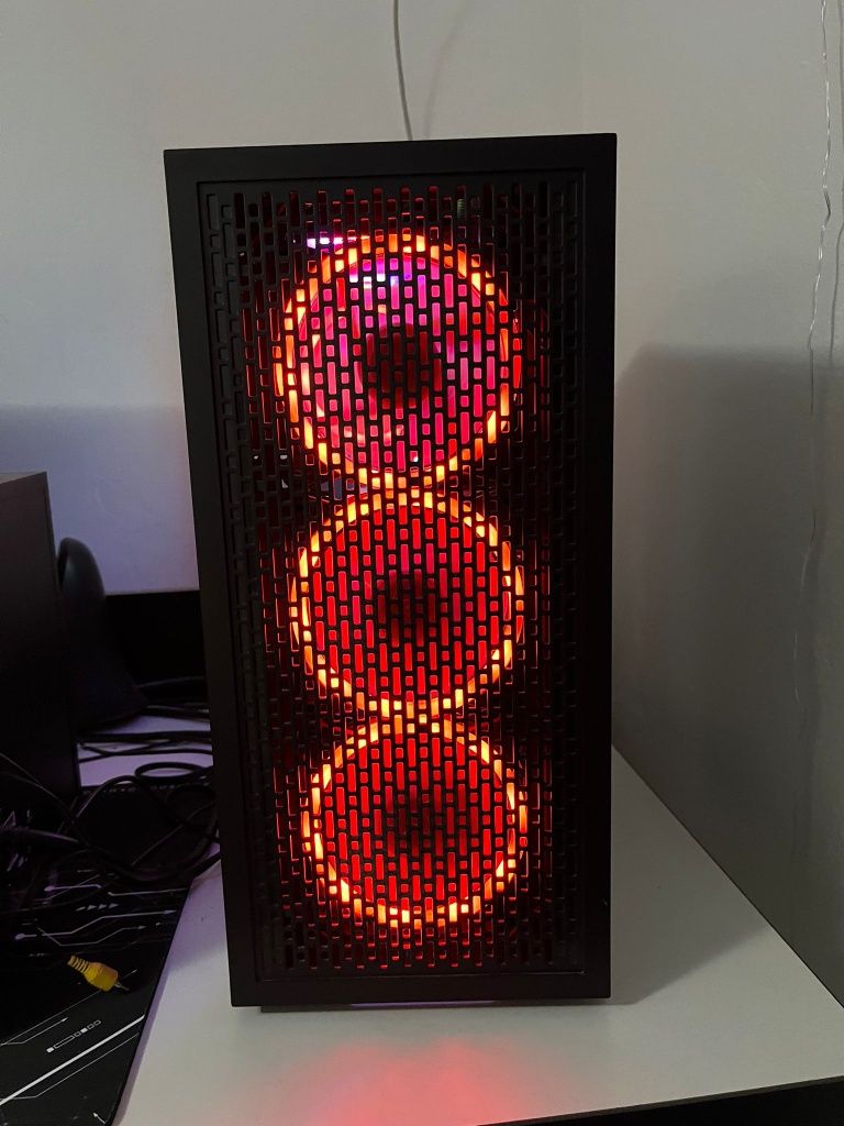 Pc ,gaming ,în perfecta stare !