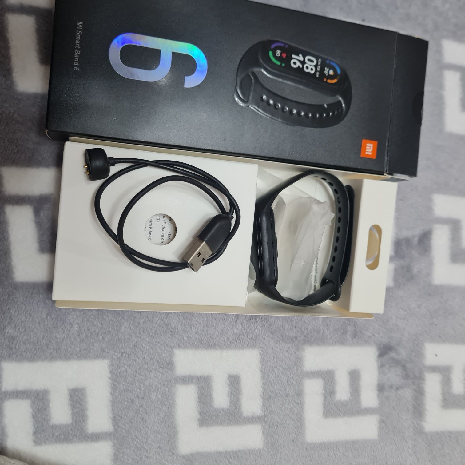 Продается смарт браслет Mi Band 6