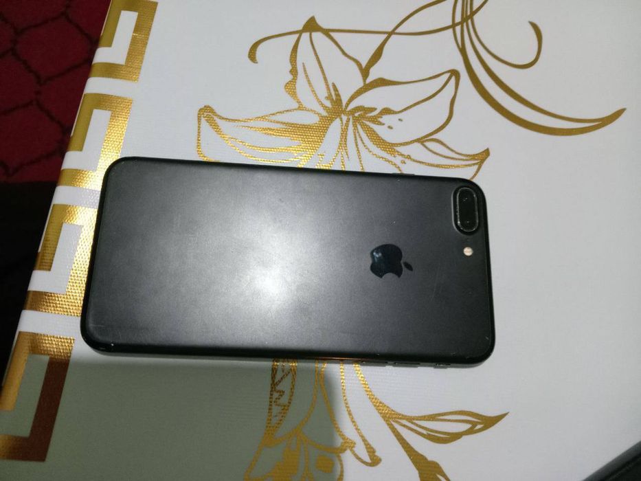 iPHONE    7    PLUS