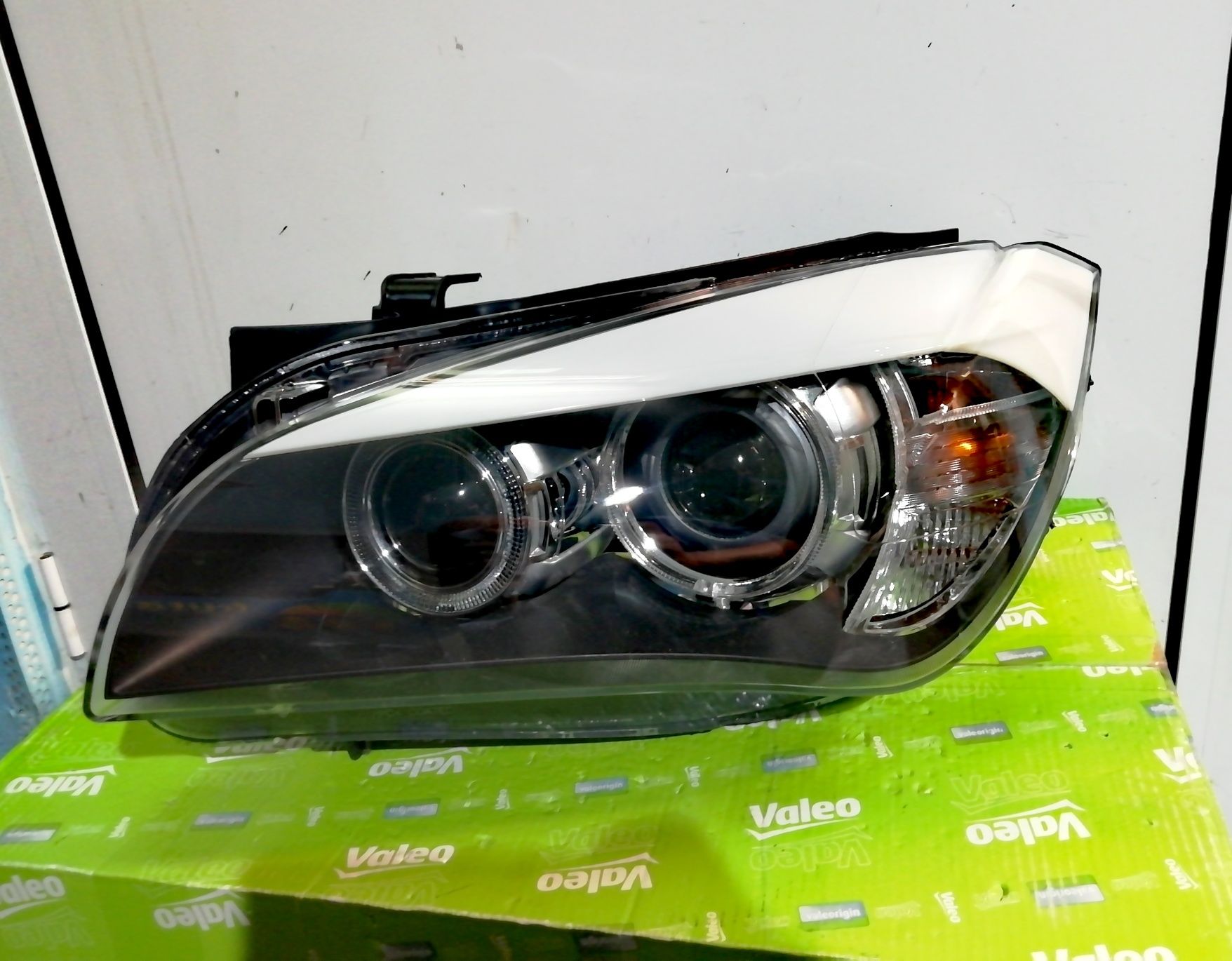 Фар Фарове за БМВ Х1 Е84 / BMW X1 E84 Bi-Xenon.