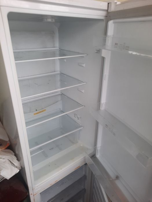 Vand frigider pt piese 200lei