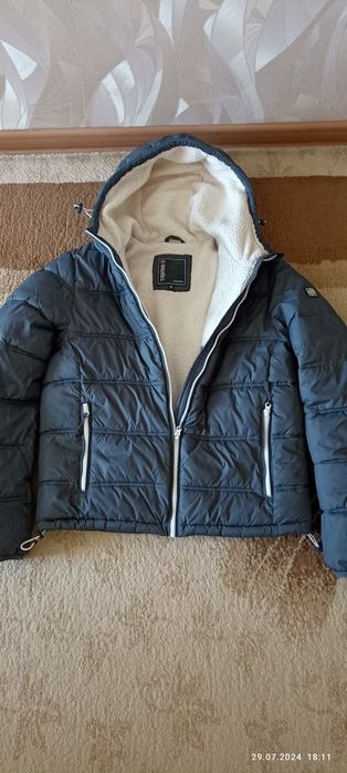 Продам куртку зимнию