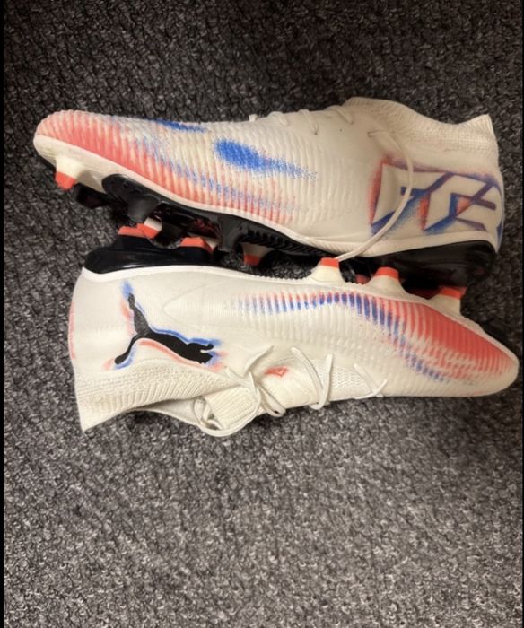 Продавам футболни обувки Puma