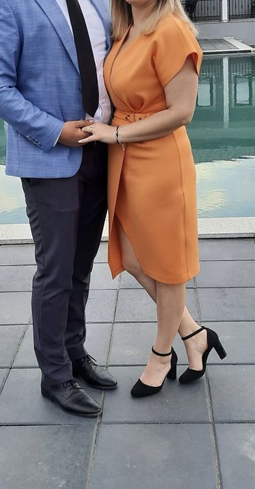 Rochie eleganta, numarul 40, culoarea galben mustar, fara imperfectiu