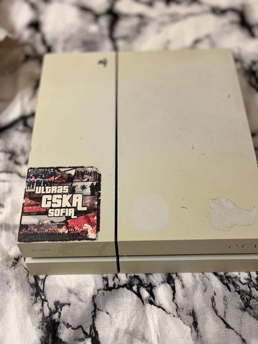 Плейстейшън 4 + 4 игри