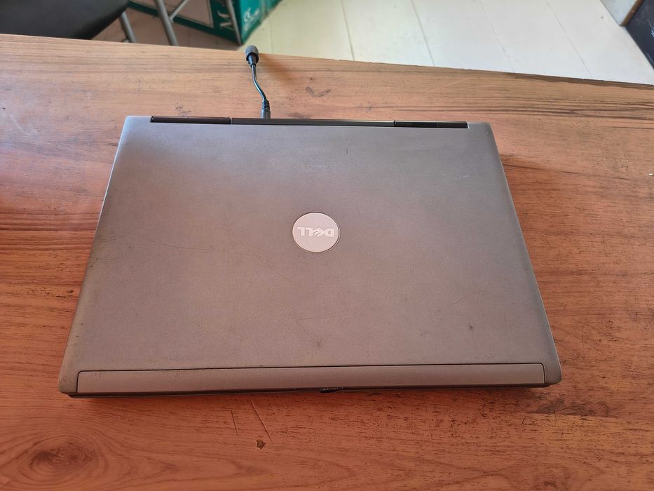 Продавам употребяван лаптоп Dell Latitude D531