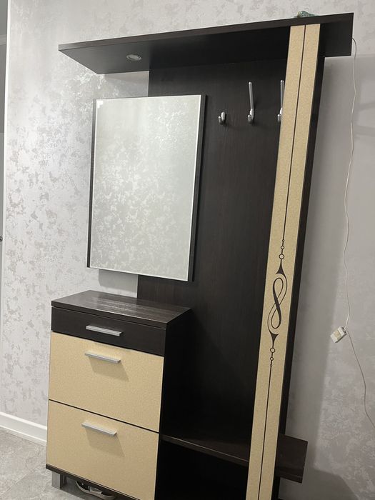 Продам прихожую .