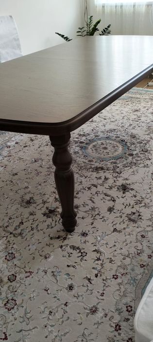 Стол для гостей из дерева