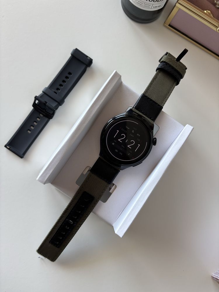 Huawei Watch 4 LTE с подарък каишка