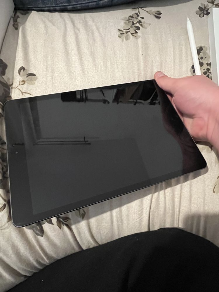 IPad 8 (2020) 32gb apple pencil 1