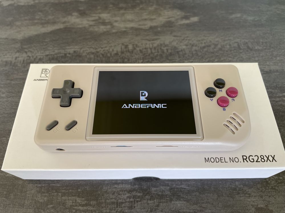 Портативна ретро конзола Anbernic RG28XX
