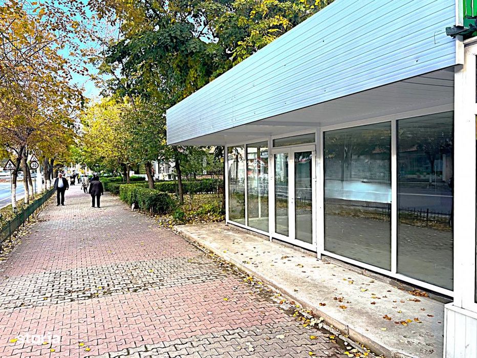 Spatiu Comercial Stradal Cu Vitrina