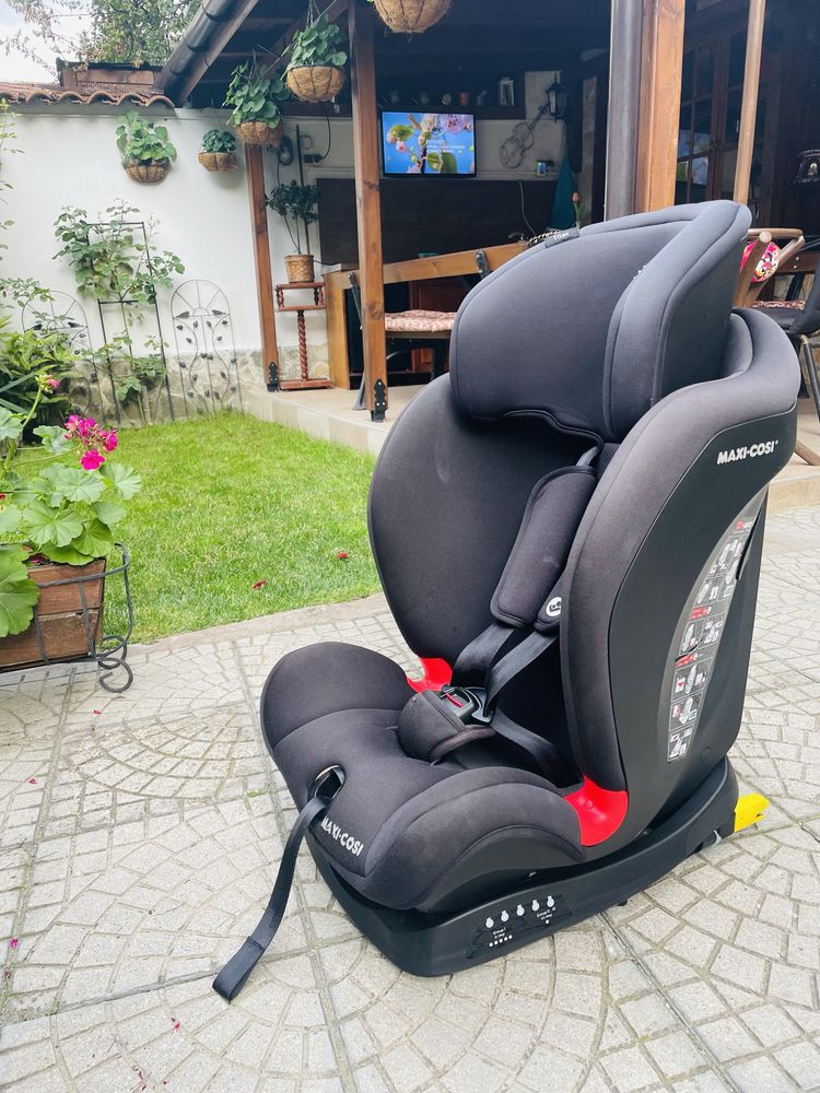 Столче за кола Maxi Cosi Titan черно с Isofix 9-36кг