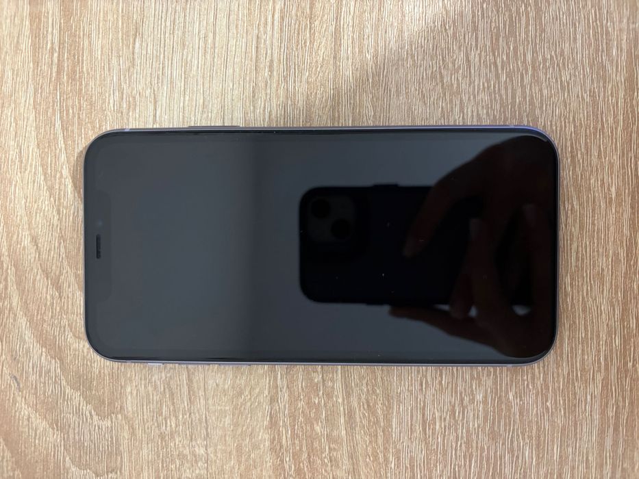 Продавам IPhone 11