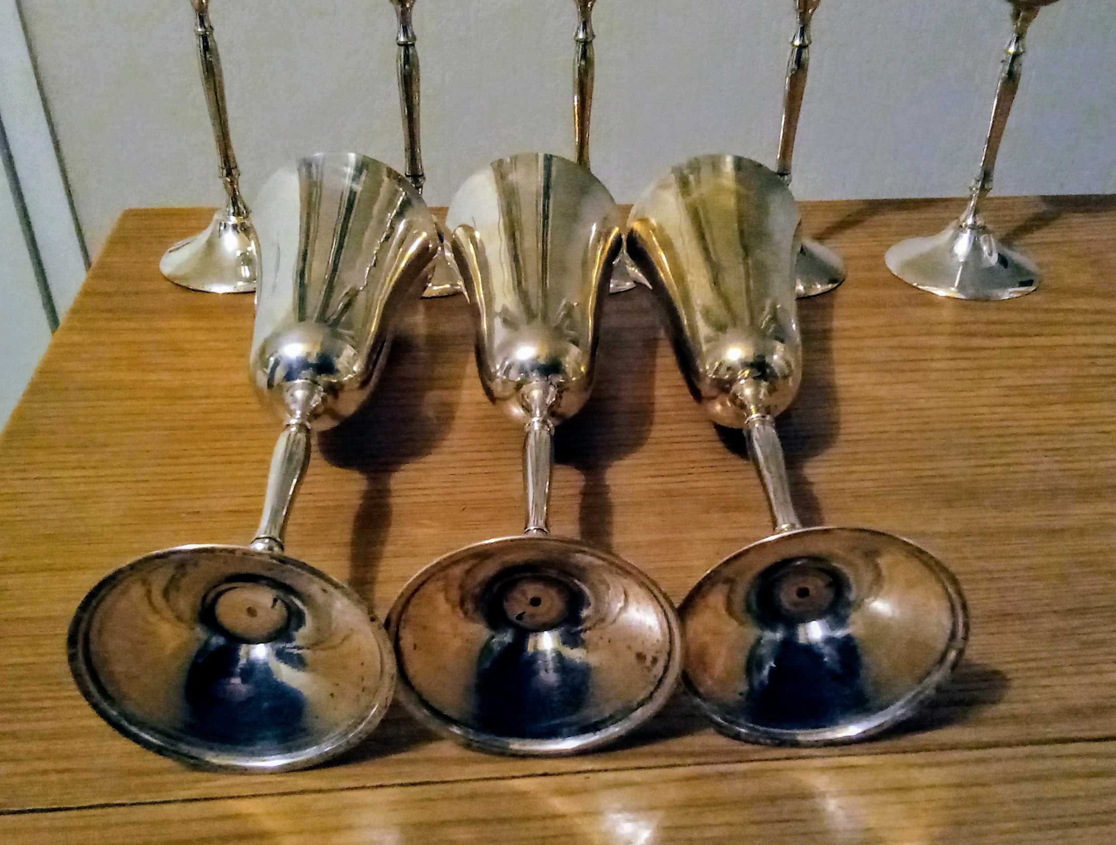 Сервиз от 8 чаши за ракия от посребрен метал в перфектно състояние