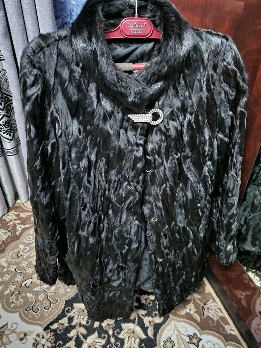 Коракул шуба сотилади. Янги.