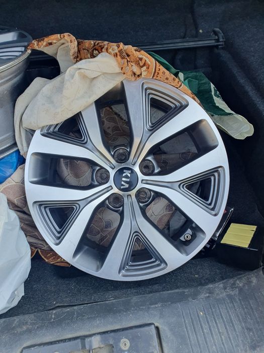 Jante Kia sportage cu senzori si anvelope de iarna hankook 225.60.r17