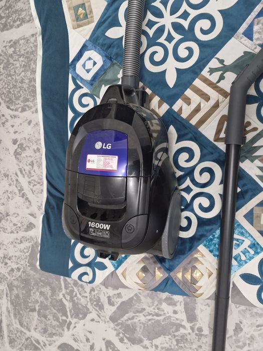 Пылесос продаётся почти новый