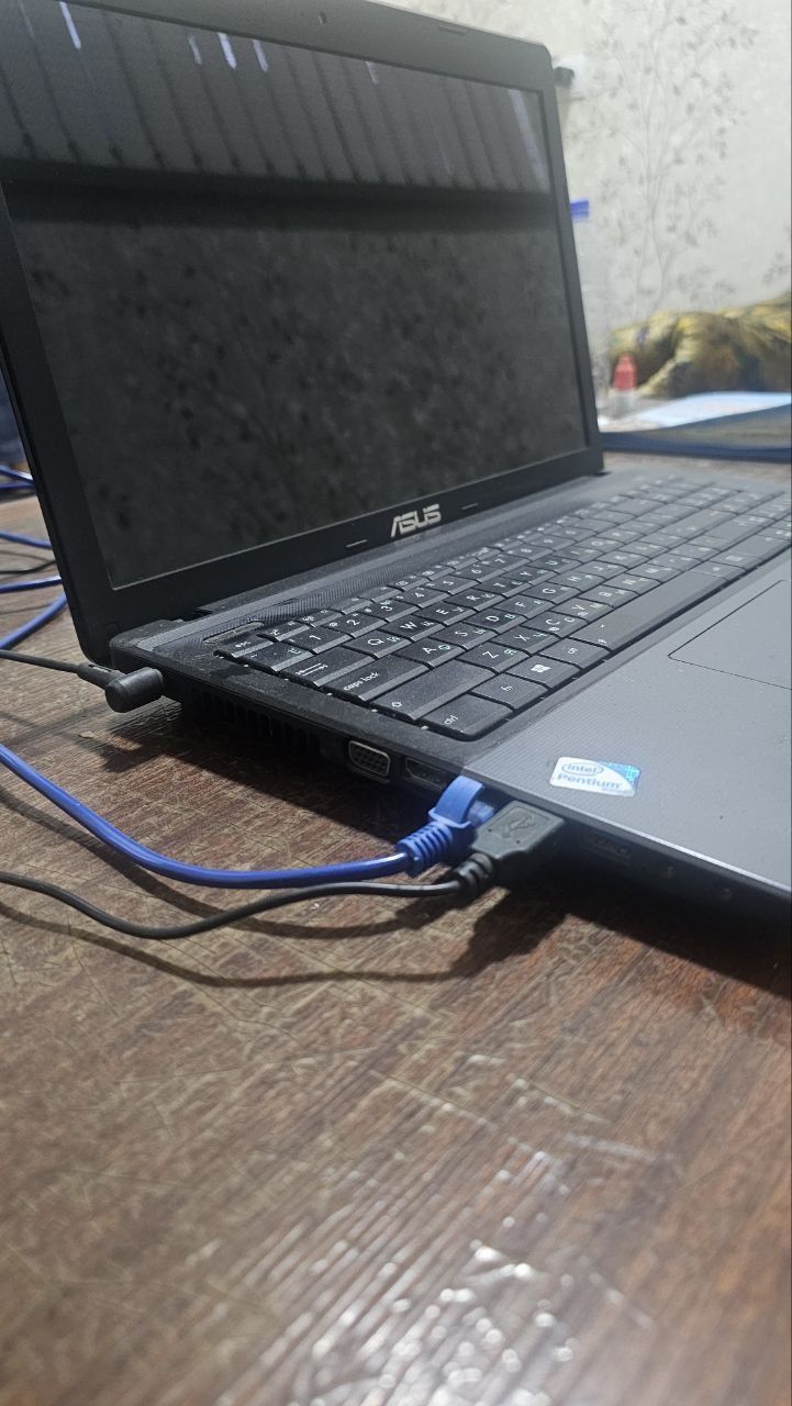 Notebook Asus sotiladi