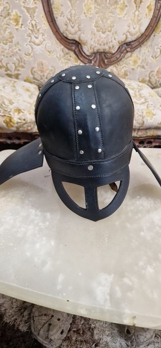 Coif vechi medieval piele  recuzita nituit