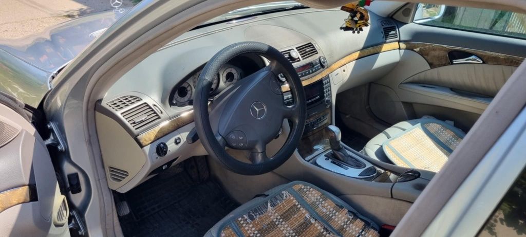 Mercedes-Benz E320 V6-7Gtronic