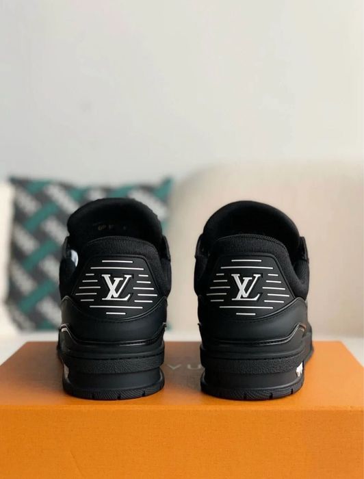 Lv skate negru.