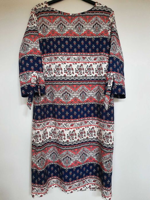 Vand rochie cu lungime medie