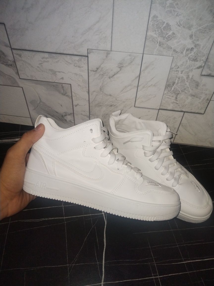 Nike krosovka yangi
