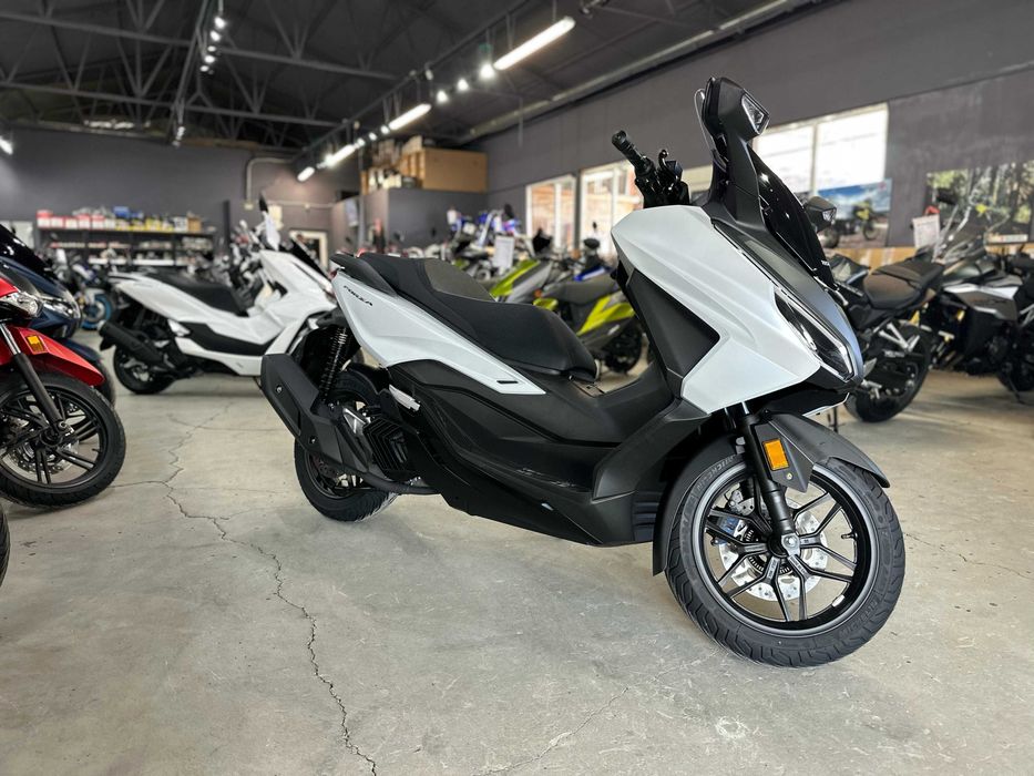 Honda Forza 125 MY25 se conduce cu B125 - Honda Constanta by EST BIKE