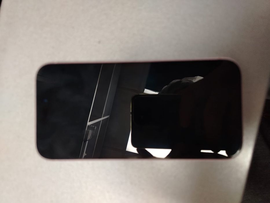 Айфон 15 розовый аккум 87%