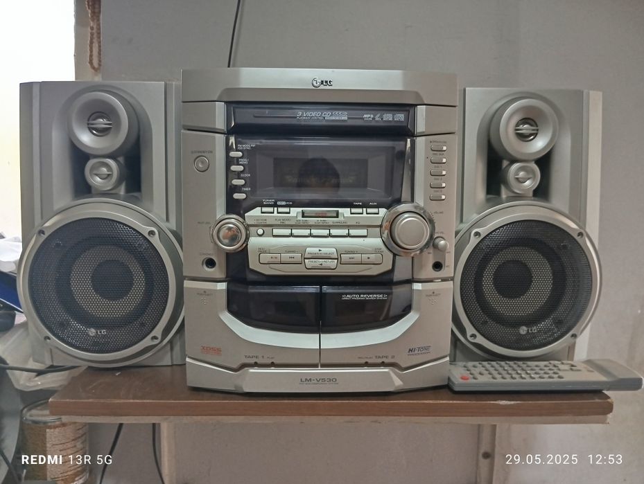 Шкаф железный,тиски,точилка